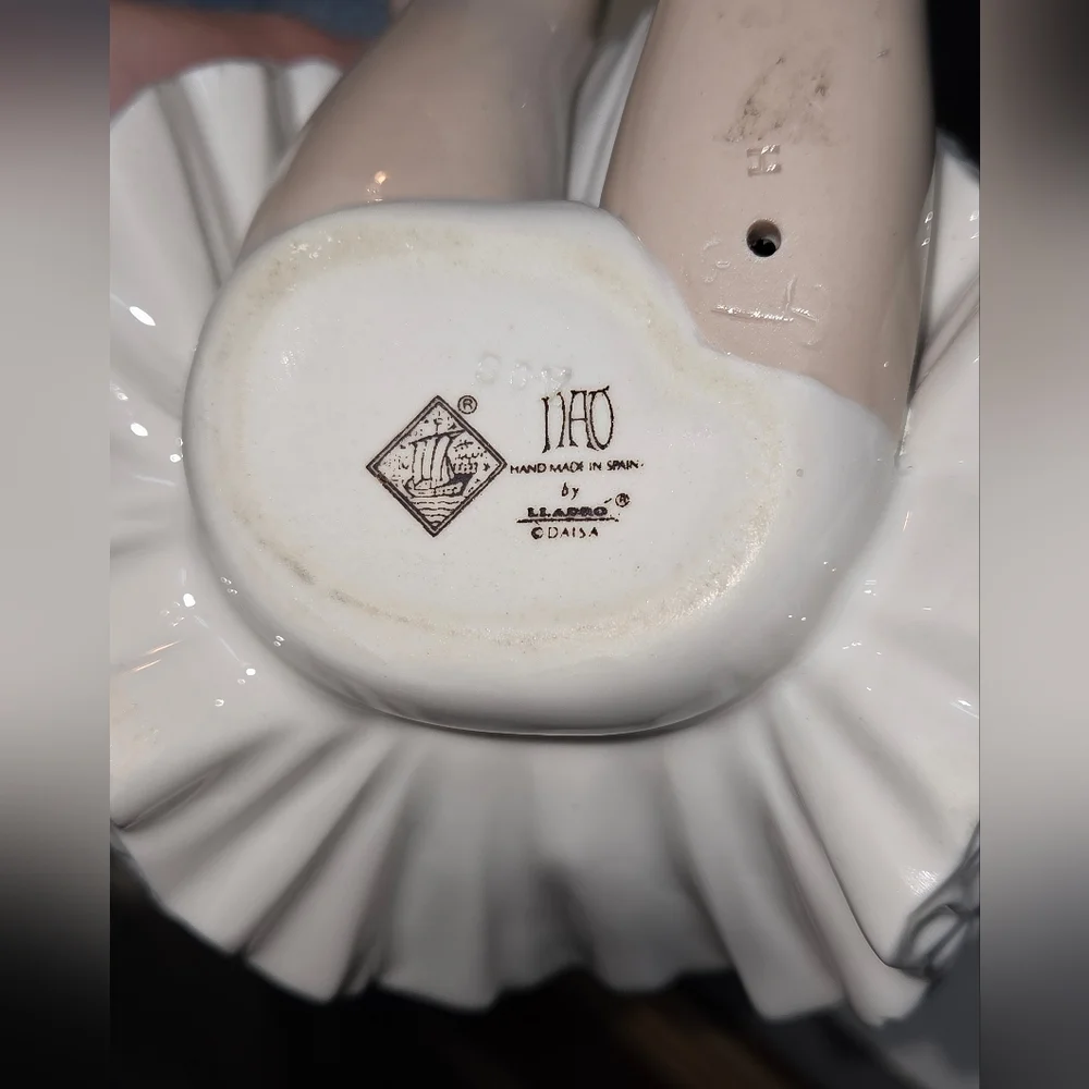 Lladro Nao Ballerina Figurine - Picture 5 of 6